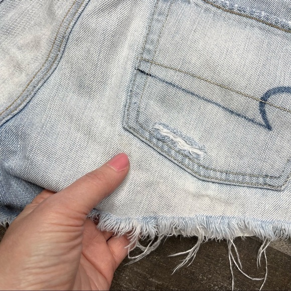 American Eagle Distressed Hi-Rise Festival Jean Short size 4 - Picture 9 of 11